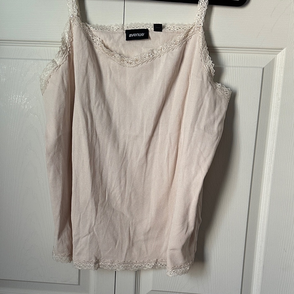 Avenue Women's Cream Camisole with Lace Trim. 26/28